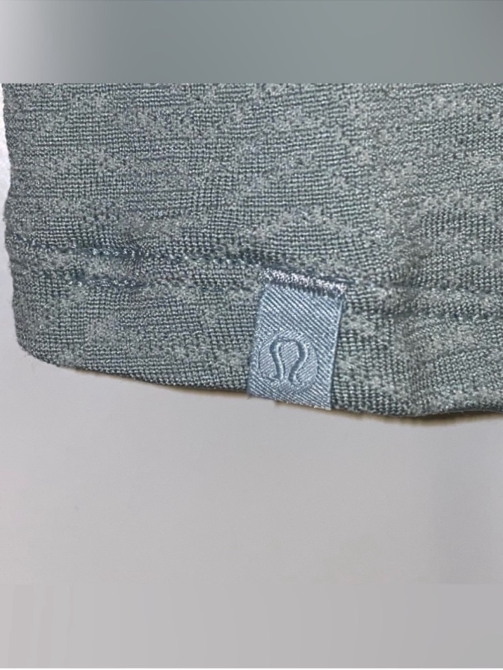 Lululemon Train to Be Seamless Short Sleeve Size 6 Delicate Mint Ripple Wave - Picture 3 of 3